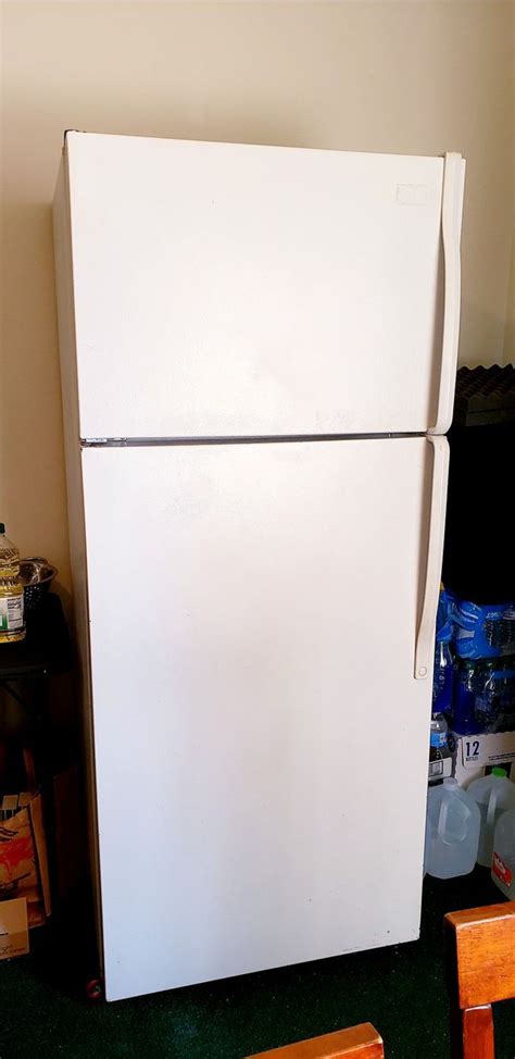 Step 3. Discuss payment and pick-up or drop-off of the refrigerator with potential customers who call to inquire about your ad. Advertisement. If you are getting a new refrigerator or if you are moving and no longer need your refrigerator, you may want to sell it. If you need to sell your old refrigerator, you can do so using a few different ...